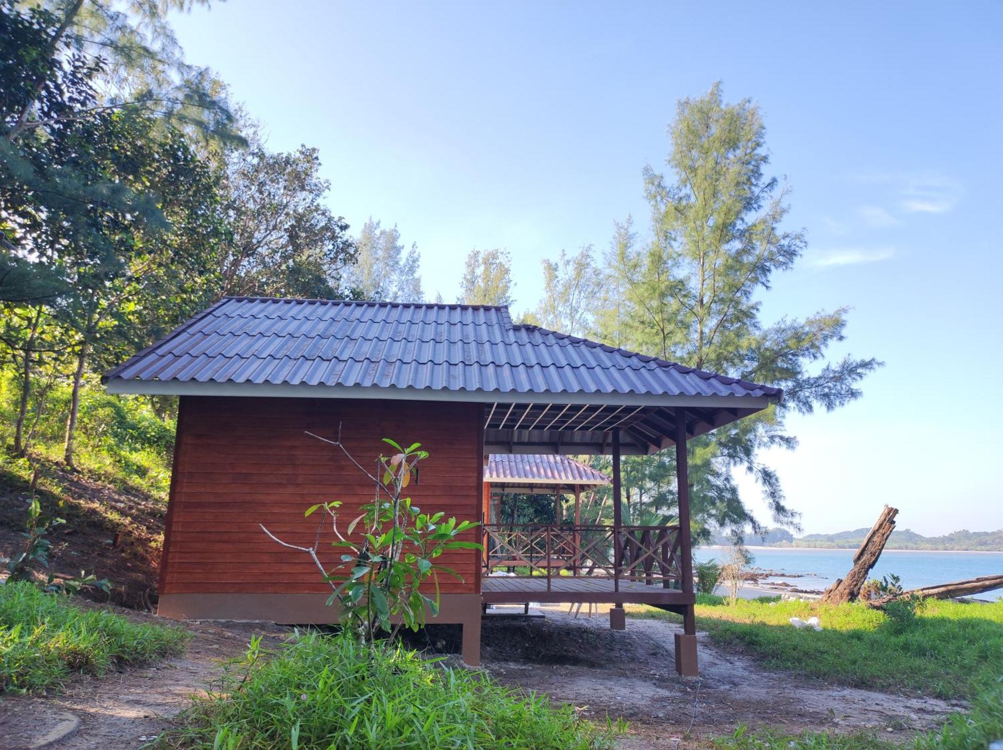 Jansom Bungalow 2 Koh Phayam Exterior photo